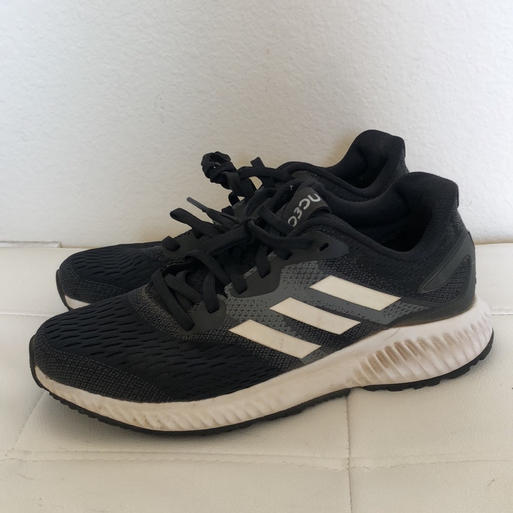 Adidas bounce sneaker